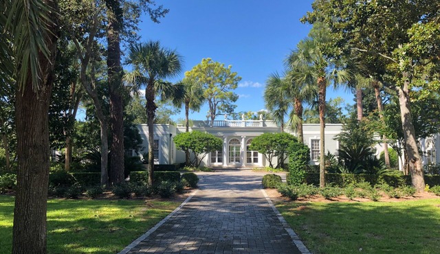 Classic Marshfront Sea Island Cottage! Huge Game Room! Steps to The Beach! BIKES