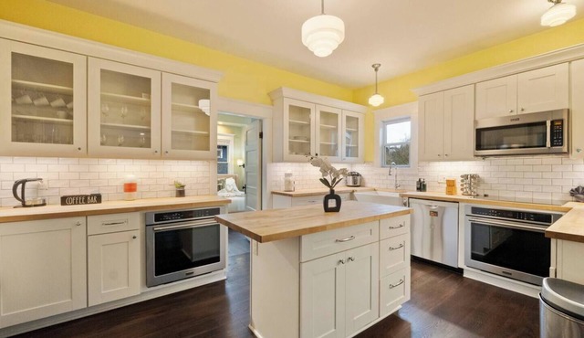 Classic&Modern 4BR Home @Seattle | Ping Pong & BBQ