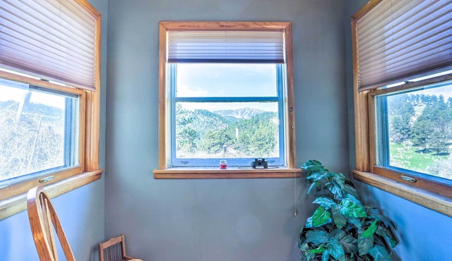 Classic Mountain Home, Half Mi to Main Street