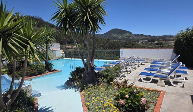 Classic Panoramic View Ocean Apartment with Shared Pool, Garden and Wi-Fi