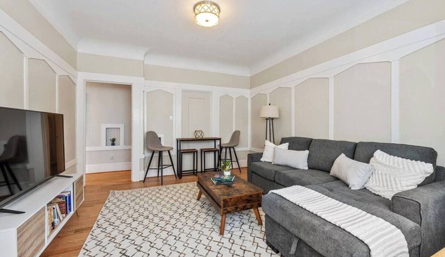Classic Richmond Flat with 1BR/1BA Comfort Near Golden Gate Park, Lincoln Park & Dining Corridors