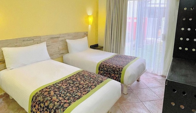 Classic-Style Room Near Dining & Shopping – Walkable Area