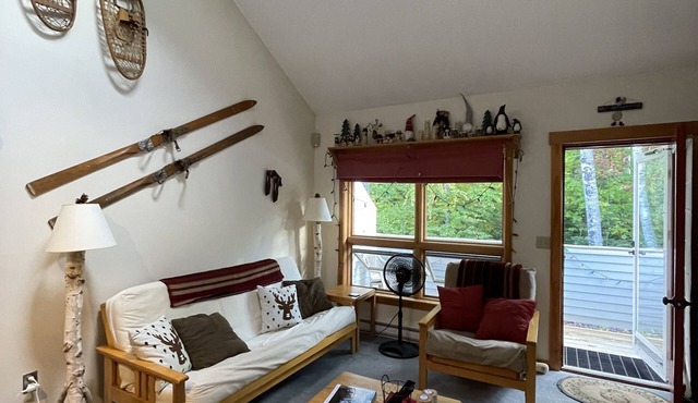 Classic Sugarloaf slope side Condo near outdoor center trails and Snubber lift