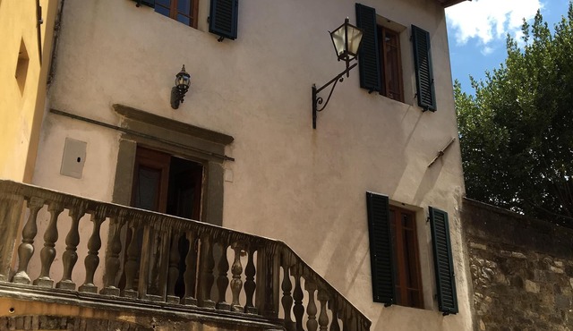 Classic Tuscan Home with Private Garden in the Old Walled City