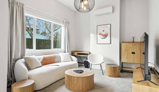 Classic Villa with Parking & Modern Comforts - Albemarle Villa