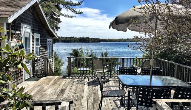 Classic Waterfront Cottage with Private Fishing & boat dock - Boothbay Harbor