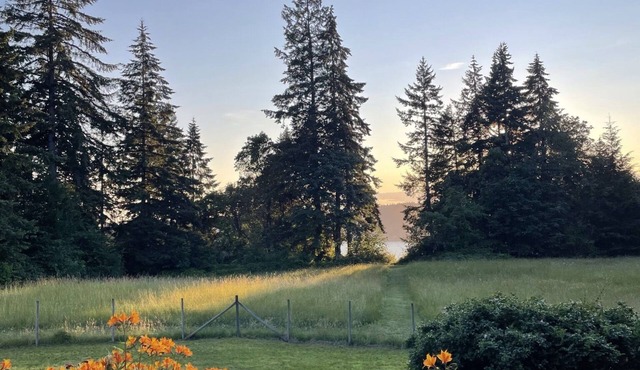 Classic Westside Farmhouse w/Fruit & Water View on 10 acres with AC and Hot Tub
