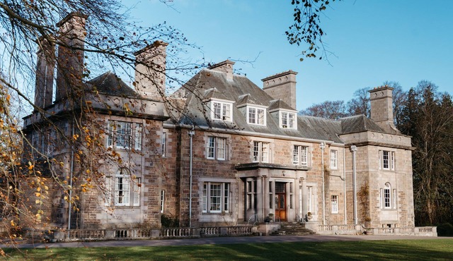 Classically beautiful large family friendly retreat, situated on the Moray Firth