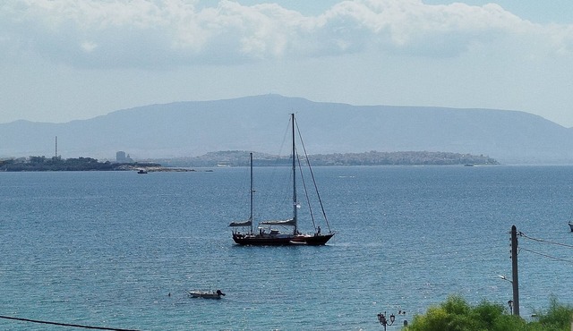 Classy 1-bedroom condo; WiFi, AC, home-office, playroom, sea view at Salamina