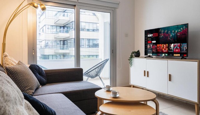 Classy 2BR Central Café Suite Strovolos