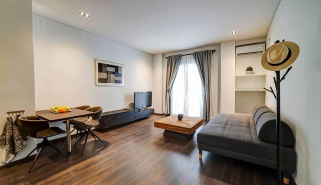 Classy and stylish apartment next to Hilton