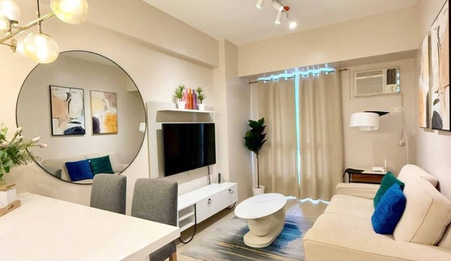 Classy Condo/High Speed Wifi/Free use of swimming pool/Across Uptown Mall/BGC