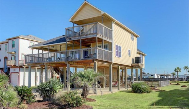 Classy Home with Backyard Oasis Hot Tub and 2 Shaded Decks