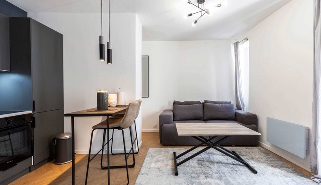Classy Jonquiere | Stylish 1 Bedroom Apt in Paris