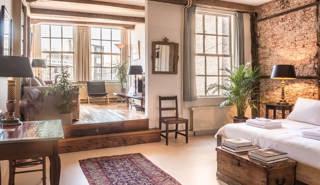 Classy Room 17th Century Canal House