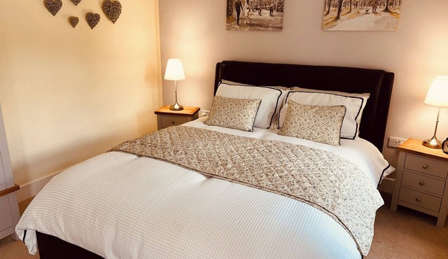 Claverley Hideaway Sleeps 2 with Patio