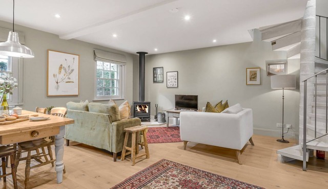 Claytons Hideaway - Countryside, Romantic 1 bed Cottage, Near Stow-on-the-Wold.