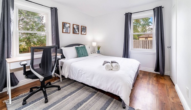 🌱Clean 3 bdrm 🌱 1GBPS wifi 🌱 2 workstations