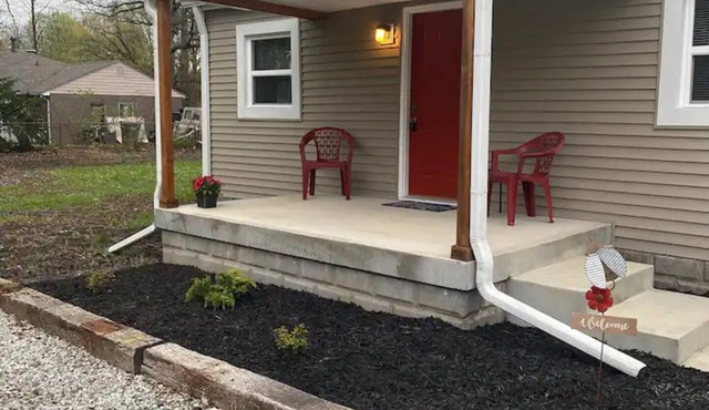 Clean, adorable, remodeled, simple! No kids. ID is required.