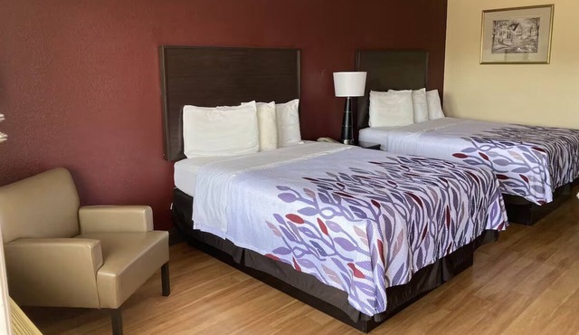 Clean & Affordable Two Queen Beds Room – Perfect for Road Trippers