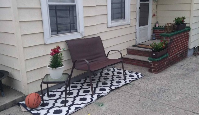 Clean and comfortable entirely apartment near JFK, Family oriented.
