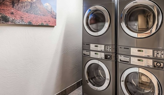 Clean and Modern Unit, Pool, Parking, Breakfast, Free Wifi