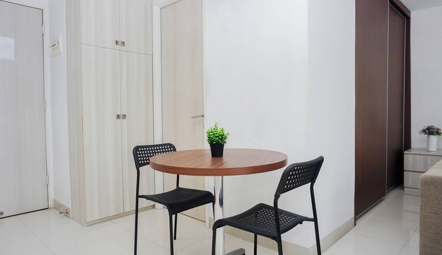 Clean And Relaxing Studio Room At Apartment Azalea Suites