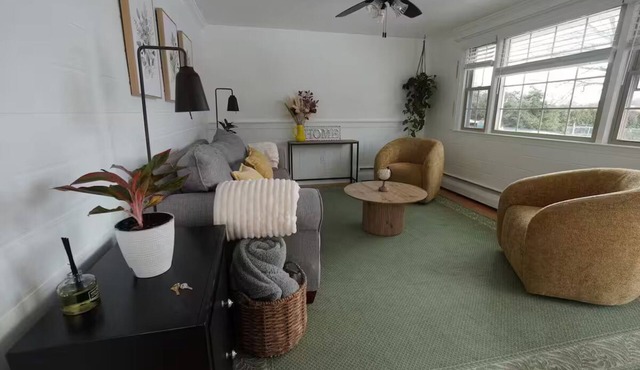 Clean, Bright & Private WHOLE HOUSE 4 YOU. Safe, Centrally Located, Garage
