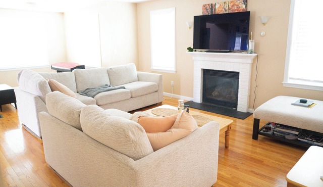 Clean Cozy 1-BR 1BA Guest Room in Worcester