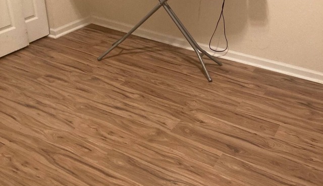 Clean & cozy studio in Hawthorne Hills SW suburban Toledo