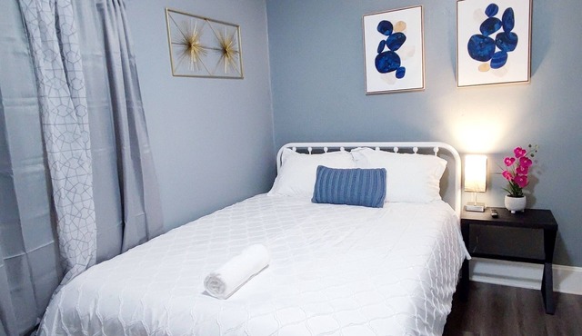 Clean/Cozy Studio 2-Near DT Indianapolis/Queen Bed