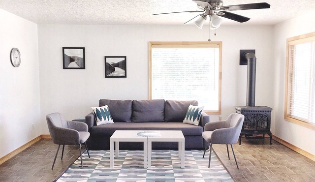 Clean, fully stocked home in Mitchell.