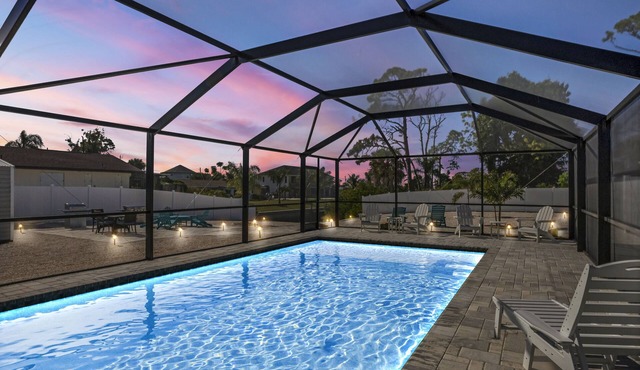 CLEAN,Great Location,Dockage Available,HEATED Pool,3 Units, HUGE Back yard.Apt A