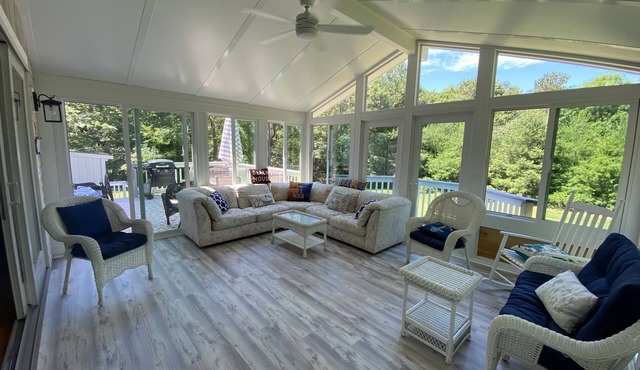 Clean, Hidden gem/sunlit sunroom. Quiet area yet still near local attractions