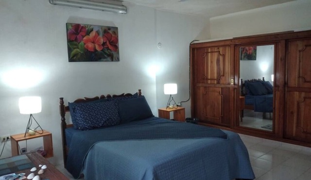 Clean Privet Bedroom/Bathroom -2 mins walk to the Beach