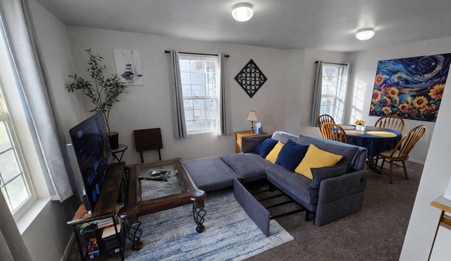 Clean & Quiet 2BR Near AFB & St. Lukes Hospital/Sleeps 6/Fast WiFi
