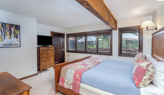 Clean, Spacious Suite in Prime Riverside Location