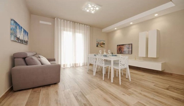 CLEAR APARTMENT