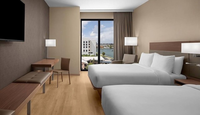 Clearwater Beach Getaway! Charming Suite with Rooftop Pool