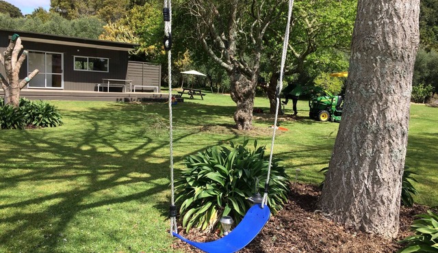 Clendon Lodge Studio - Waterfront property, tidal boat launching, EV charging.