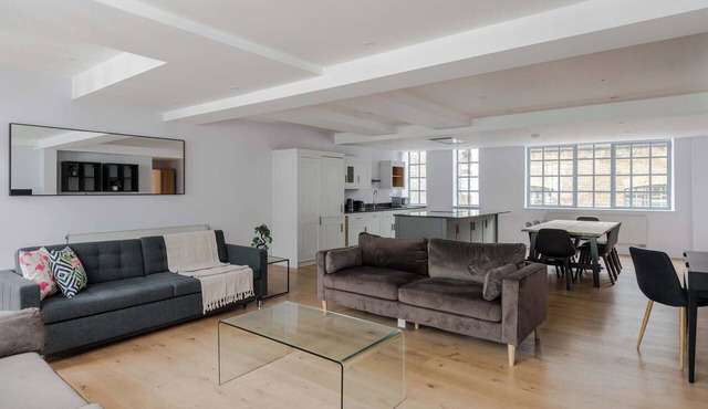 Clerkenwell 3-Bed Apartment · Lift · Sleeps 8