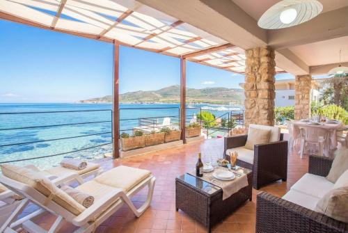 ClickSardegna Villa Flavia with seafront terrace in the Porto Conte Nature Park