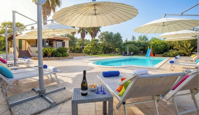 ClickSardegna Villa Paradiso with swimming pool and exclusive tennis court
