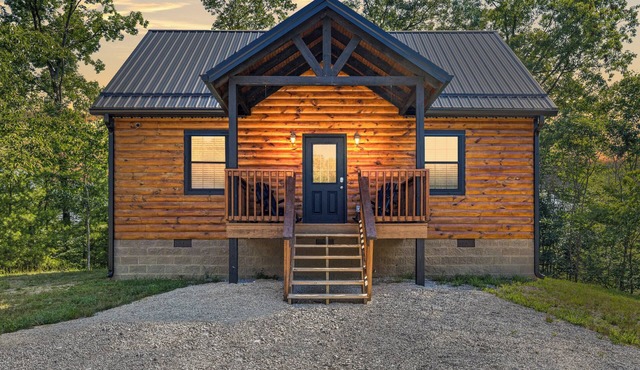 Cliff Haven at Red River Gorge 2-bedroom cabin with WiFi, AC, Fire Pit, Hot Tub
