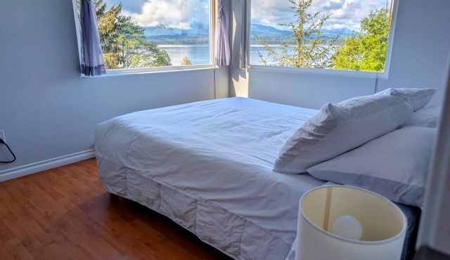 Cliff Haven on the Bay (ocean & mountain view 1bdrm Cottage)