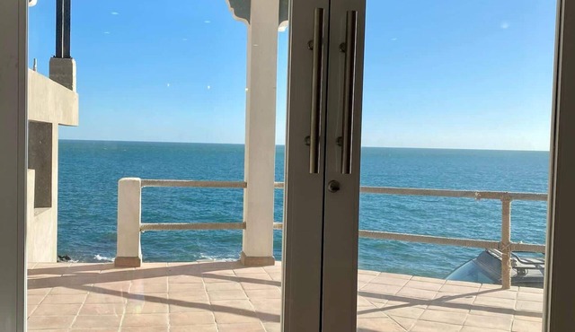 Cliffside Escape on the Sea of Cortez