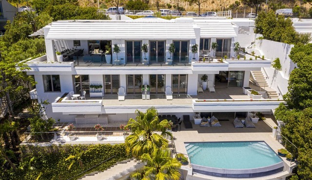 Clifton YOLO Spaces – Clifton Mansion Villa
