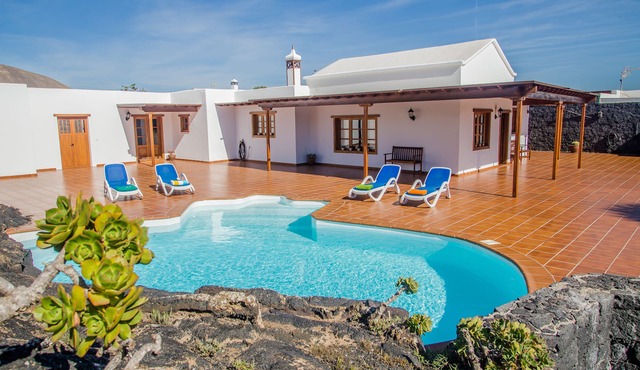 climatized pool, internet and total privacy