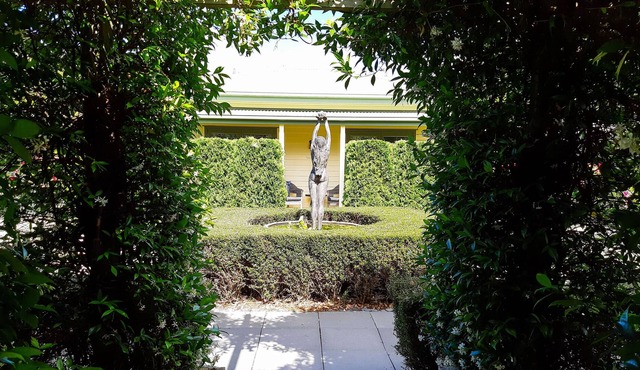 Clive Colonial Cottages - 300m from Bike trails