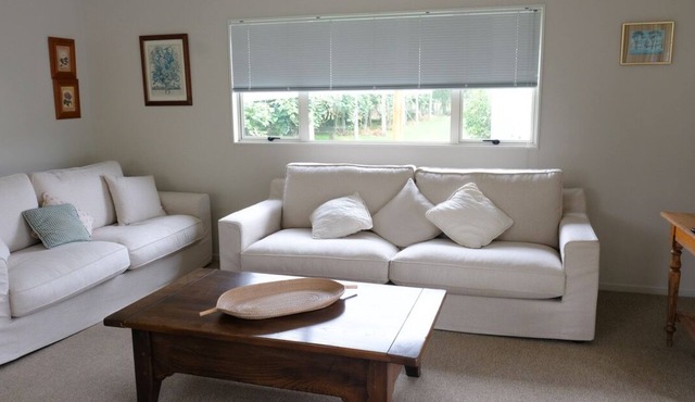 Clive cottage situated on a working Kiwifruit orchard